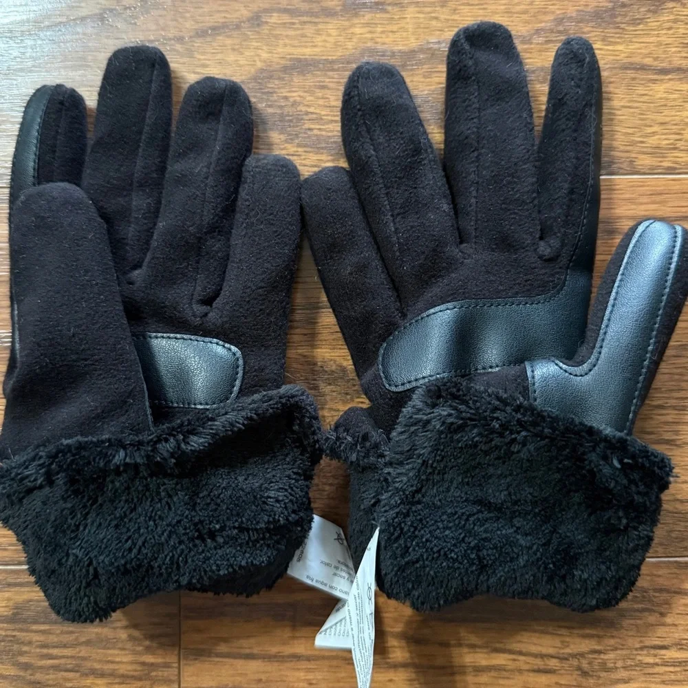 Isotoner Water Repellant Fleece Touchscreen Gloves, Black with Palm Patch